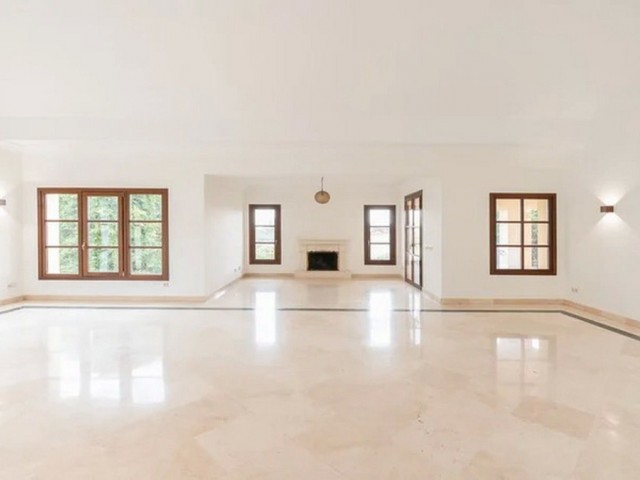 5 Bedrooms Villa in Nueva Andalucía