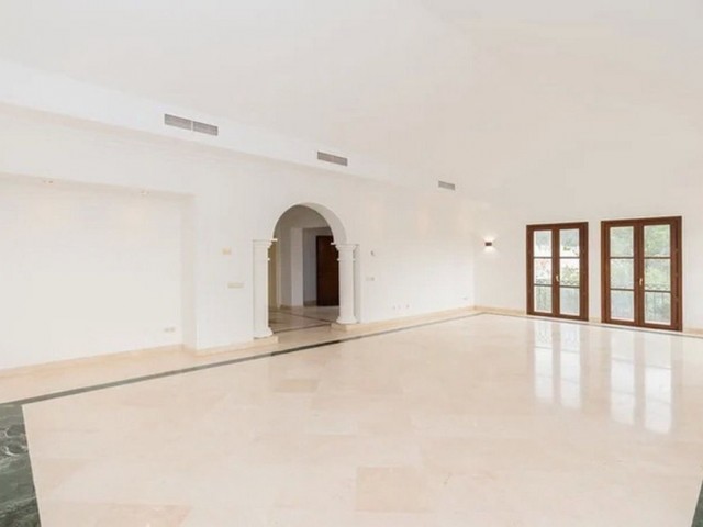 5 Bedrooms Villa in Nueva Andalucía