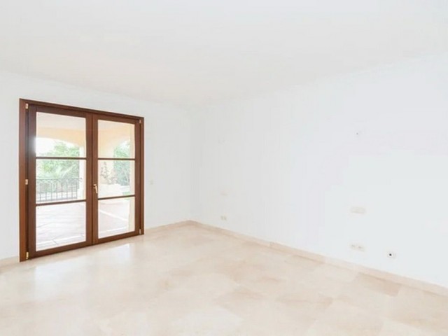 5 Bedrooms Villa in Nueva Andalucía