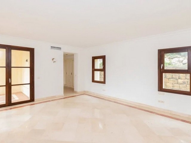 5 Bedrooms Villa in Nueva Andalucía