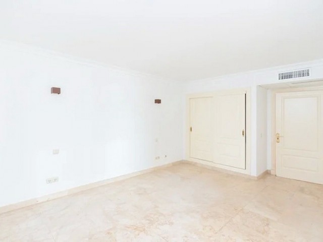 5 Bedrooms Villa in Nueva Andalucía