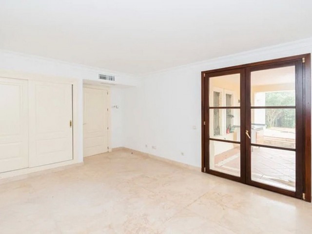 5 Bedrooms Villa in Nueva Andalucía