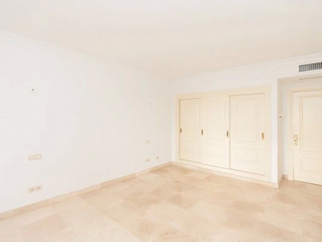 5 Bedrooms Villa in Nueva Andalucía