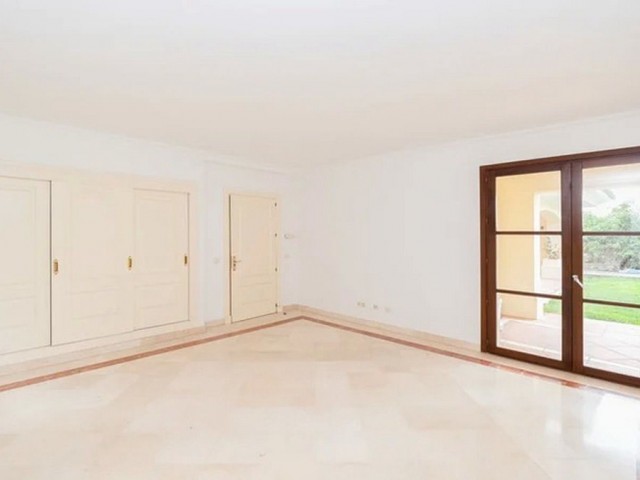 5 Bedrooms Villa in Nueva Andalucía