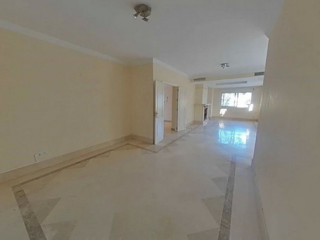 Villa avec 5 Chambres  à Marbella