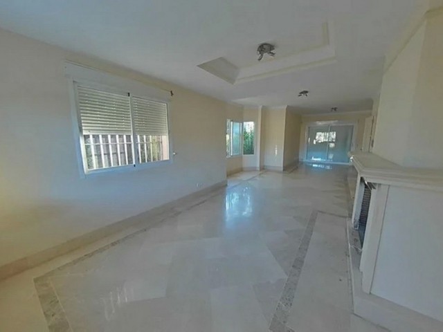 Villa avec 5 Chambres  à Marbella