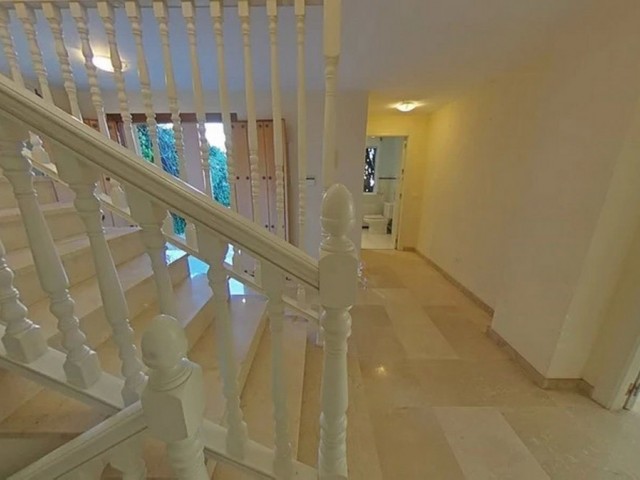 Villa avec 5 Chambres  à Marbella
