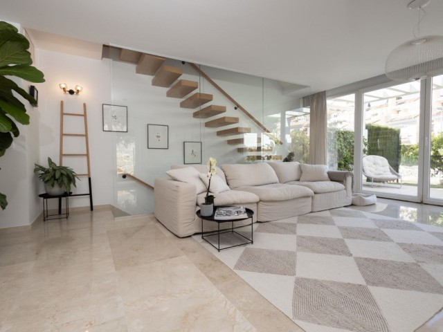 4 Bedrooms Villa in Calahonda