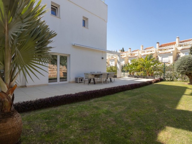 4 Bedrooms Villa in Calahonda