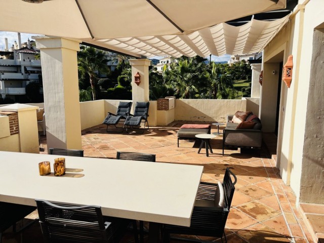 3 Bedrooms Apartment in Benahavís