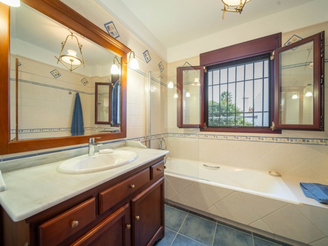 5 Bedrooms Villa in Mijas Golf