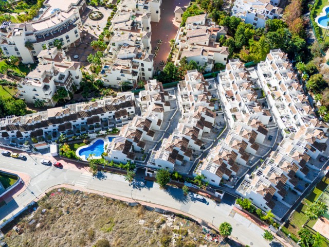 3 Bedrooms Townhouse in Estepona