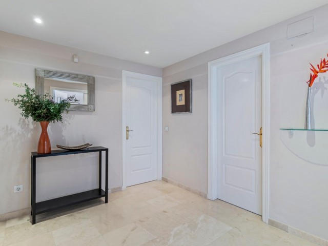 Apartamento con 3 Dormitorios  en Benahavís