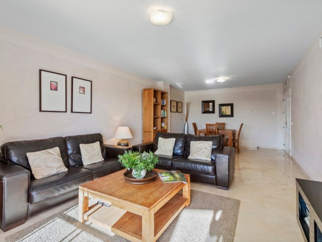 Apartamento con 3 Dormitorios  en Benahavís