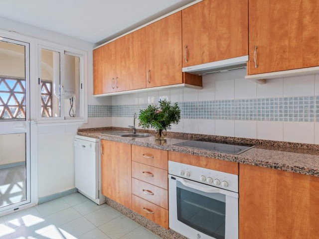 Apartamento con 3 Dormitorios  en Benahavís