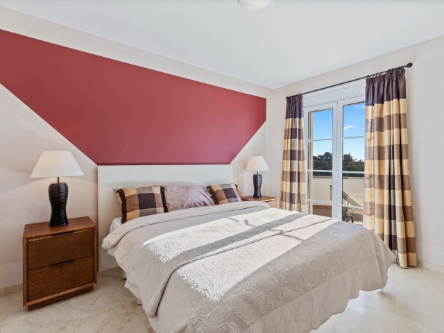 Apartamento con 3 Dormitorios  en Benahavís