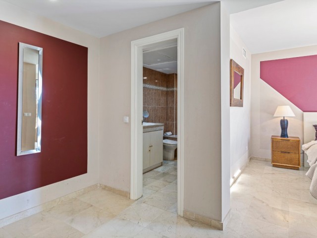 Apartamento con 3 Dormitorios  en Benahavís