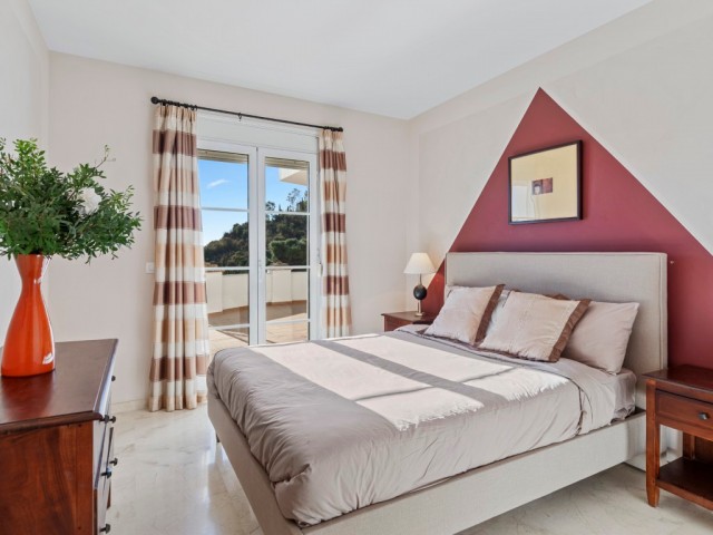 Apartamento con 3 Dormitorios  en Benahavís