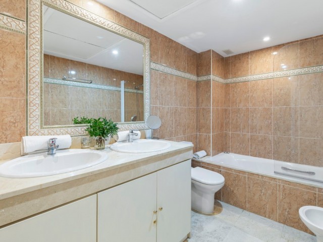 3 Bedrooms Apartment in Benahavís