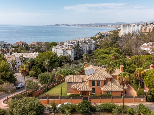6 Bedrooms Villa in Benalmadena Costa