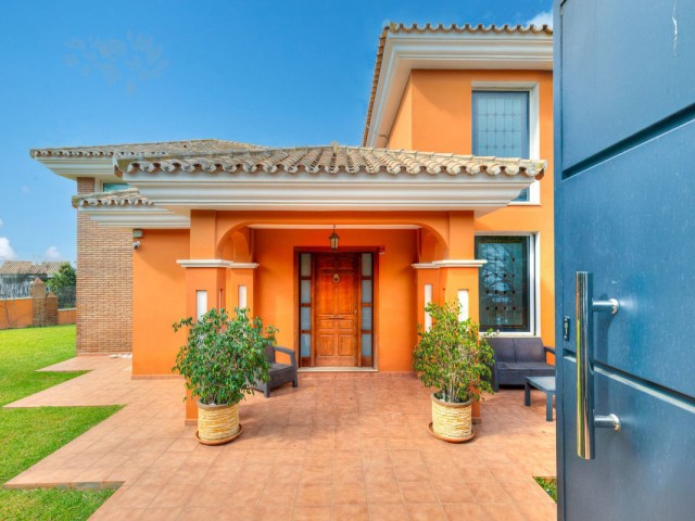 6 Bedrooms Villa in Benalmadena Costa