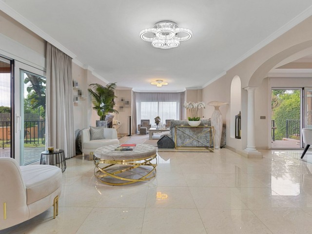 6 Bedrooms Villa in Benalmadena Costa