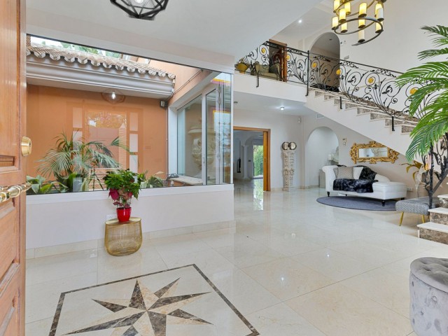 Villa avec 6 Chambres  à Benalmadena Costa
