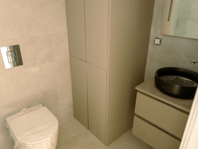 Apartamento con 2 Dormitorios  en Estepona