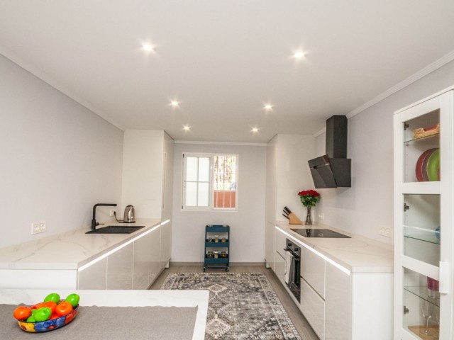 Apartamento con 2 Dormitorios  en Elviria