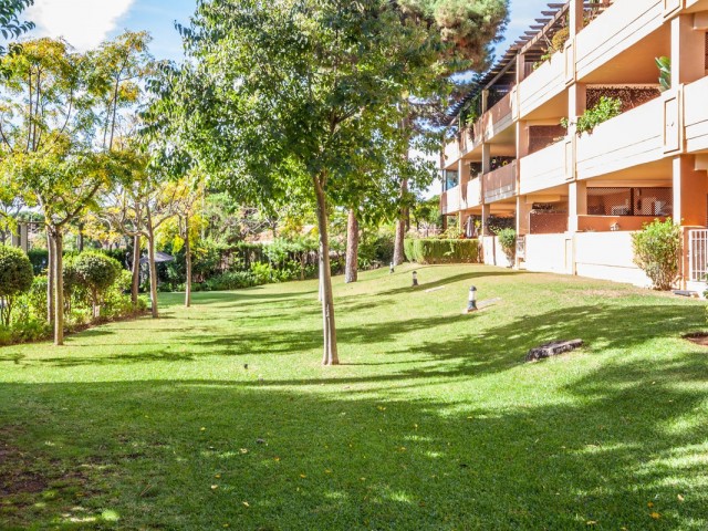 2 Bedrooms Apartment in Elviria