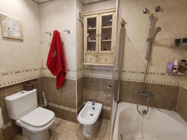 Penthouse avec 4 Chambres  à Estepona