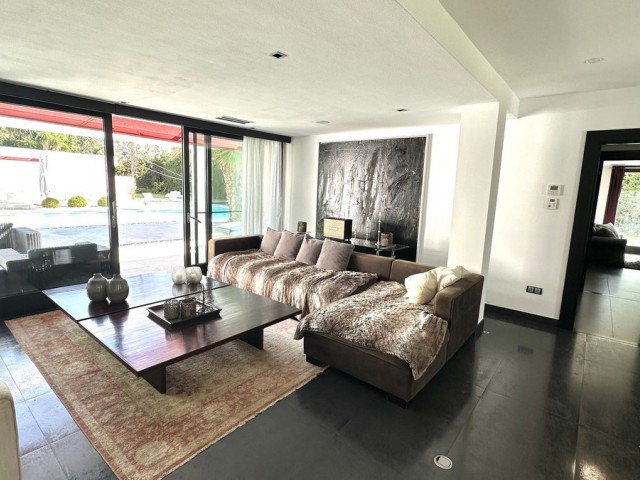 6 Bedrooms Villa in Guadalmina Baja