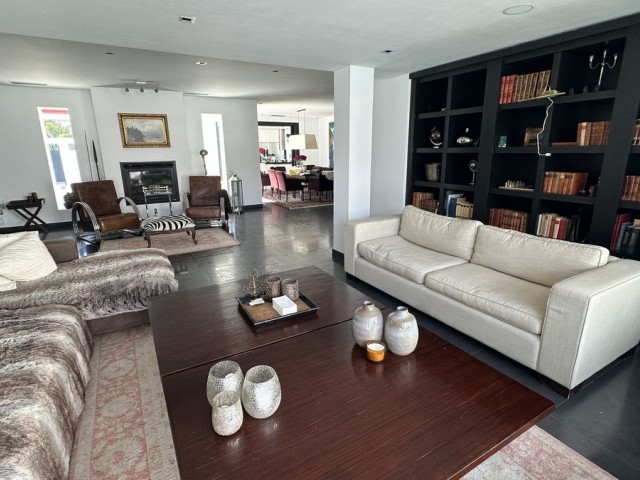 6 Bedrooms Villa in Guadalmina Baja