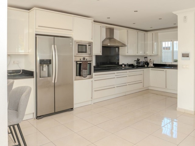 5 Bedrooms Villa in Nueva Andalucía