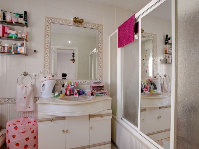 4 Soveroms Rekkehus i Estepona