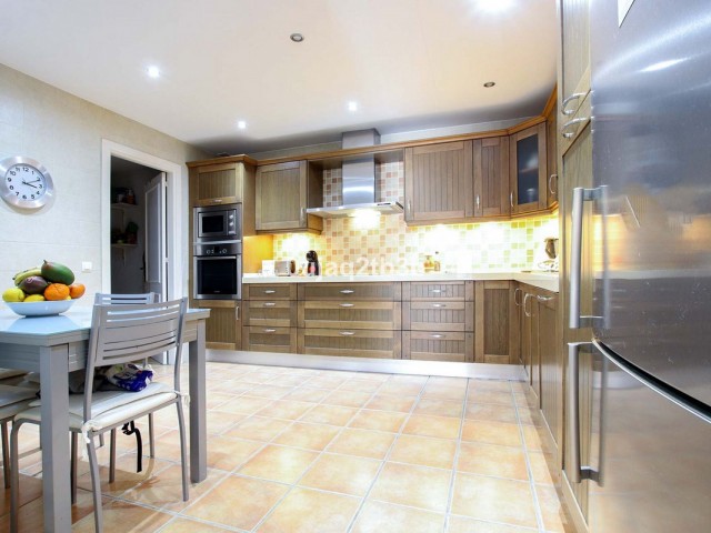 3 Bedrooms Apartment in Nueva Andalucía