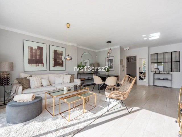 Appartement avec 4 Chambres  à Nueva Andalucía