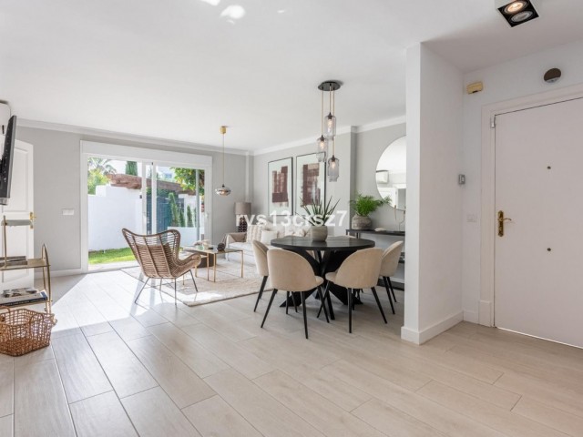 Appartement avec 4 Chambres  à Nueva Andalucía