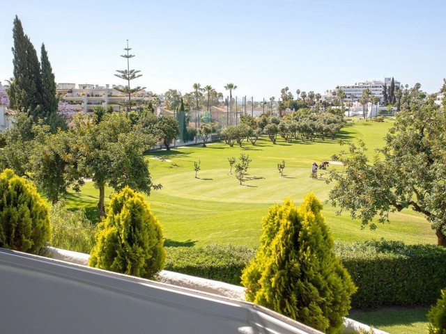 2 Bedrooms Apartment in Guadalmina Alta