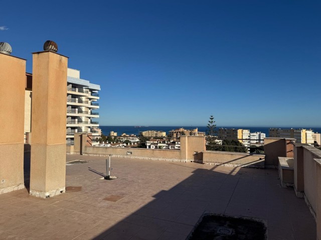 Apartamento con 3 Dormitorios  en Torremolinos