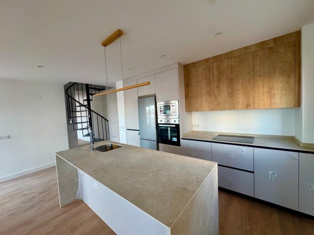 Apartamento con 3 Dormitorios  en Torremolinos