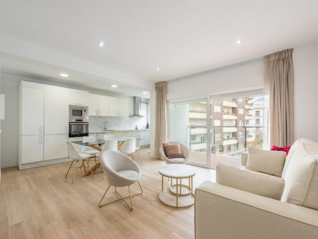 Apartamento con 3 Dormitorios  en Estepona