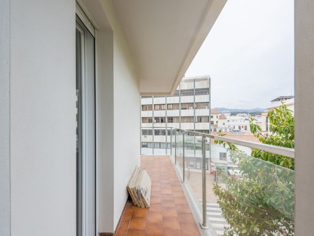 Apartamento con 3 Dormitorios  en Estepona