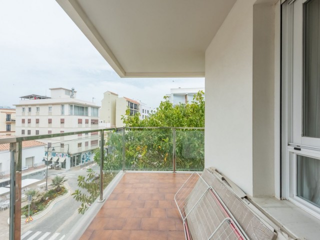 Apartamento con 3 Dormitorios  en Estepona