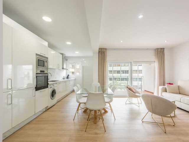 Apartamento con 3 Dormitorios  en Estepona