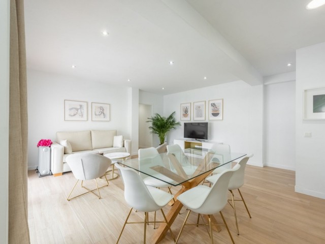 Apartamento con 3 Dormitorios  en Estepona