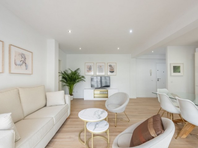 Apartamento con 3 Dormitorios  en Estepona