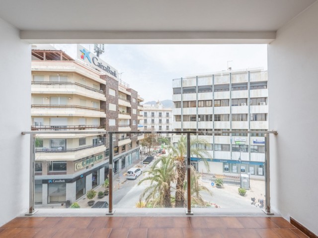 Apartamento con 3 Dormitorios  en Estepona
