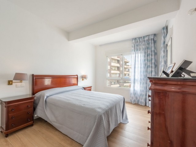 Apartamento con 3 Dormitorios  en Estepona