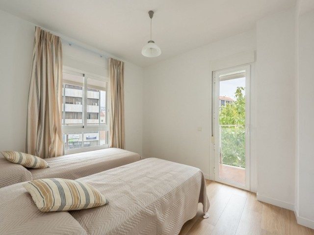 Apartamento con 3 Dormitorios  en Estepona